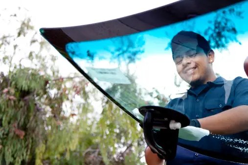5 Common Issues to Watch for After Auto Window Replacement