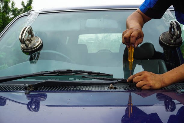 Auto Glass Repair Woodland Hills CA - Professional Windshield Repair and Replacement Solutions with City Mobile Auto Glass